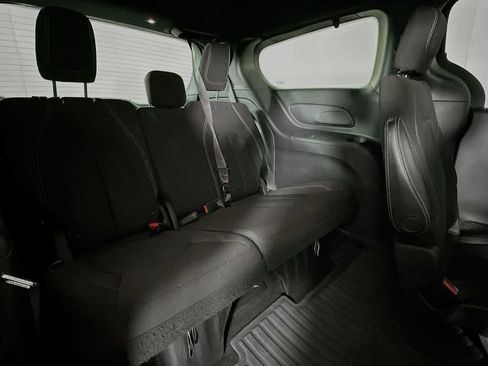 Used 2021 Chrysler Pacifica Touring w/ S Appearance Package FWD image 31