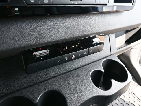 Used 2023 Mercedes-Benz Sprinter 2500 image 17