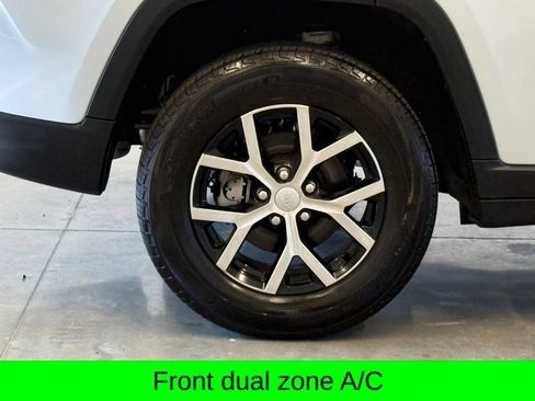 Used 2025 Jeep Grand Cherokee Limited w/ Luxury Tech Group II AWD/4WD image 4
