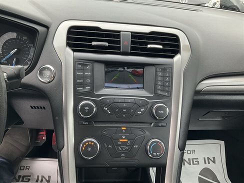 Used 2018 Ford Fusion SE FWD image 28