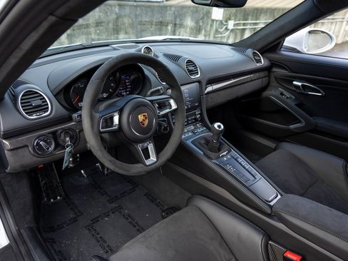 Certified 2024 Porsche 718 Cayman GT4 image 4