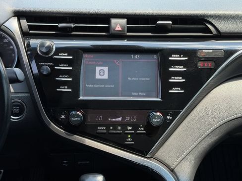 Used 2018 Toyota Camry XSE FWD image 16