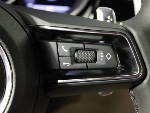 Certified 2025 Porsche Macan image 25