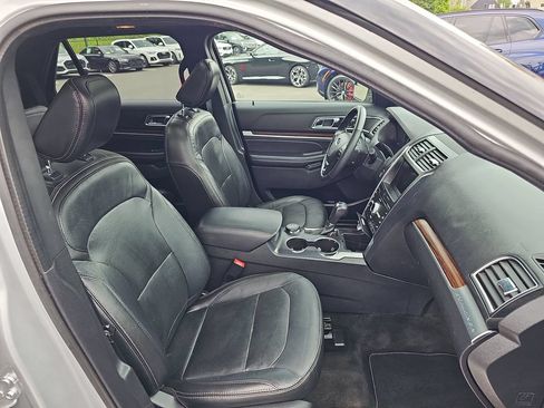 Used 2018 Ford Explorer Limited AWD/4WD image 11
