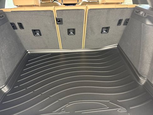 Certified 2025 Porsche Macan image 17