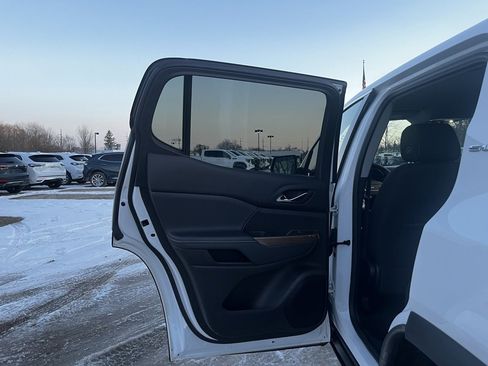 Certified 2023 GMC Acadia SLE image 27