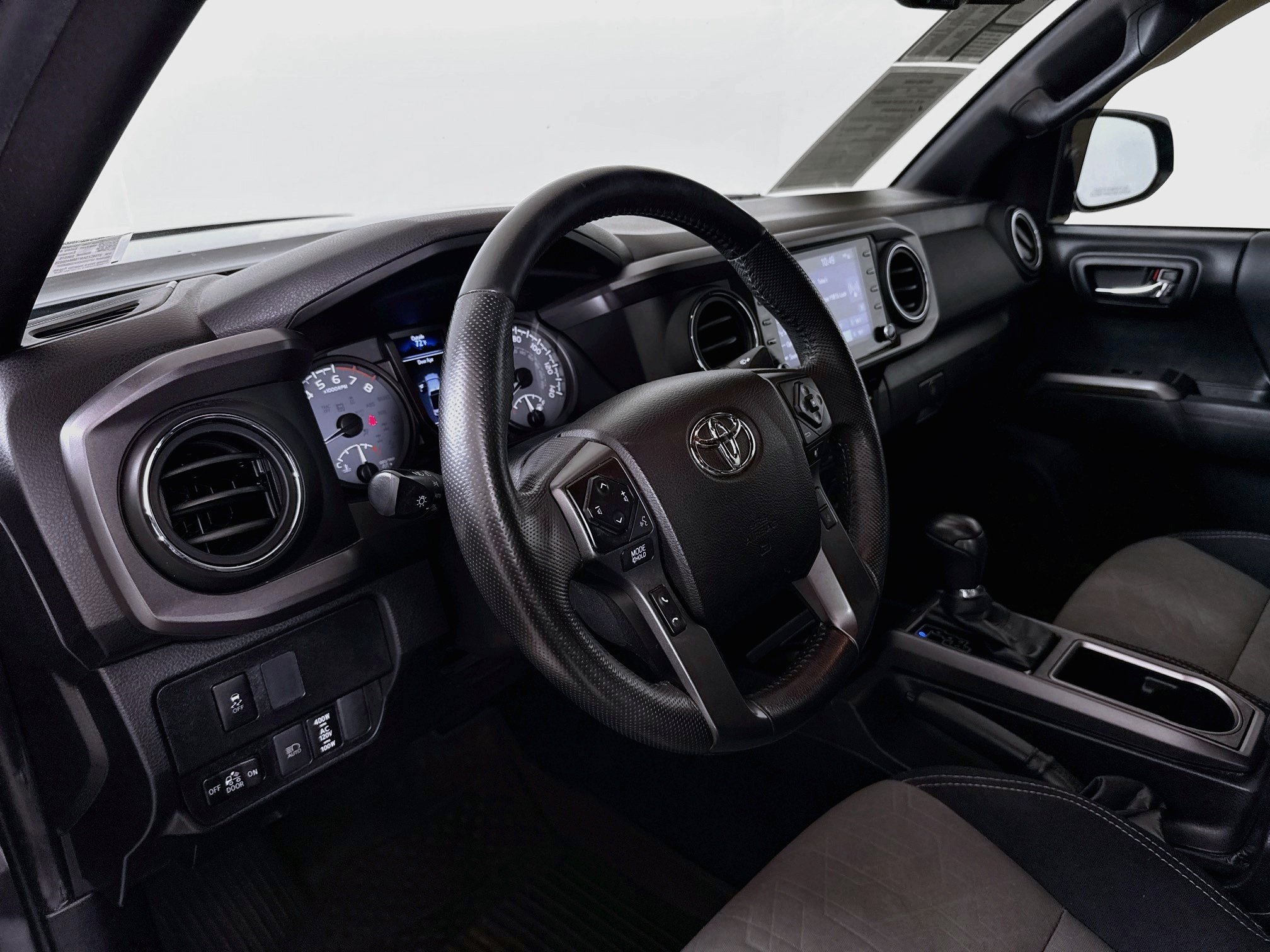 Used 2021 Toyota Tacoma TRD Off-Road AWD/4WD image 9