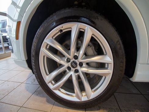 Used 2018 Audi Q7 3.0T Prestige image 25