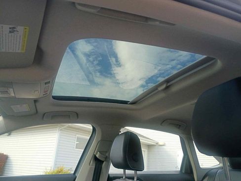 Used 2023 Volkswagen Jetta SE w/ Panoramic Sunroof Package image 13