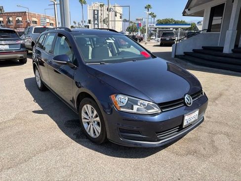 Used 2017 Volkswagen Golf S AWD/4WD image 1