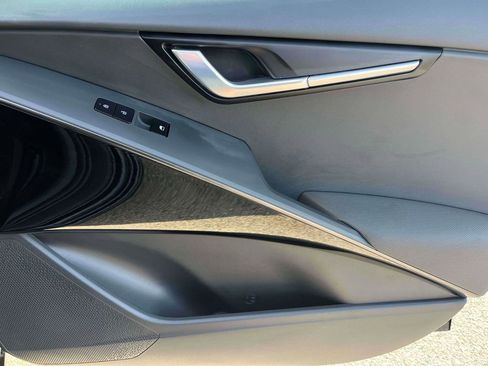 Certified 2025 Kia Niro EX image 11