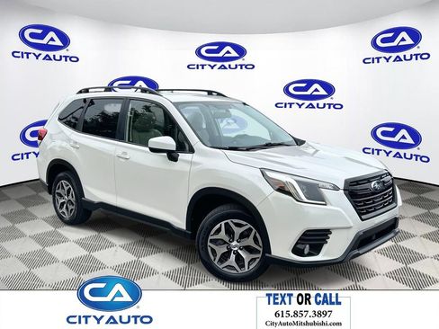 Used 2023 Subaru Forester Premium image 1
