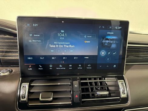 Certified 2023 Lincoln Navigator Black Label image 25