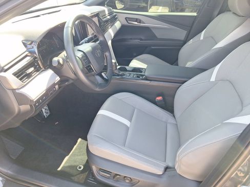 Used 2025 Toyota Camry SE FWD image 15
