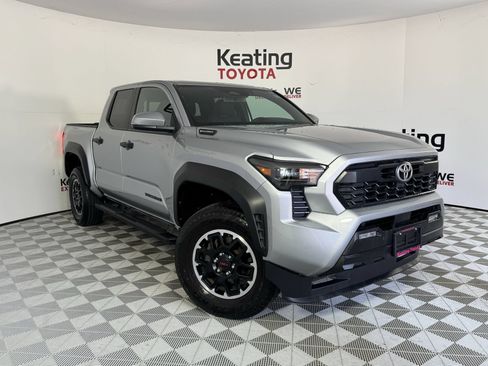 Used 2024 Toyota Tacoma TRD Off-Road w/ TRD Off Road Upgrade Package AWD/4WD image 3