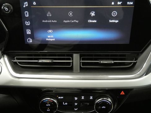 Used 2025 Chevrolet Trax LT FWD image 20