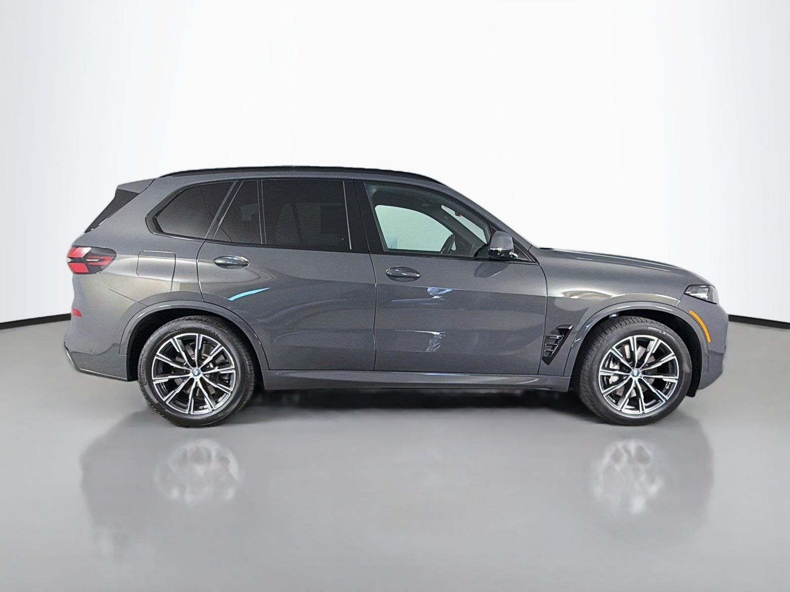 Certified 2024 BMW X5 xDrive50e w/ M Sport Package AWD/4WD image 8
