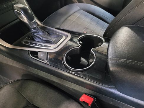 Used 2018 Ford Edge SEL image 26