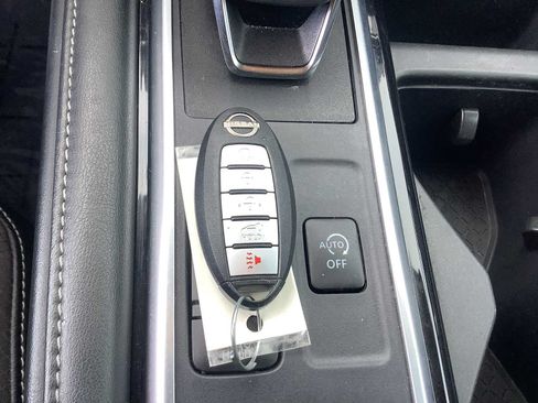 Used 2022 Nissan Pathfinder SL AWD/4WD image 19