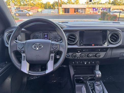 Used 2019 Toyota Tacoma TRD Off-Road AWD/4WD image 20