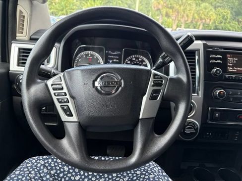 Used 2018 Nissan Titan SV AWD/4WD image 13