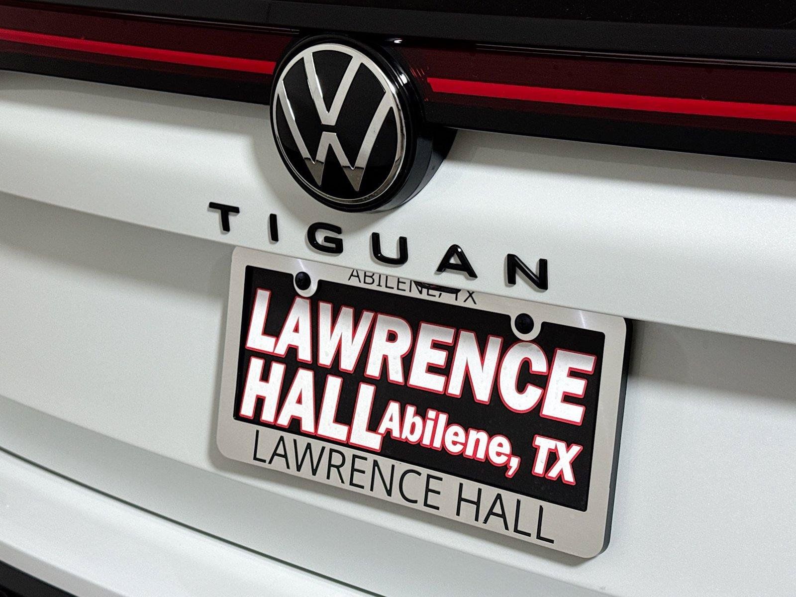 New 2026 Volkswagen Tiguan SE R-Line FWD image 17