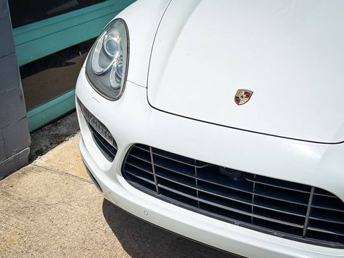 Used 2013 Porsche Cayenne Turbo w/ Premium Pkg Plus AWD/4WD image 7