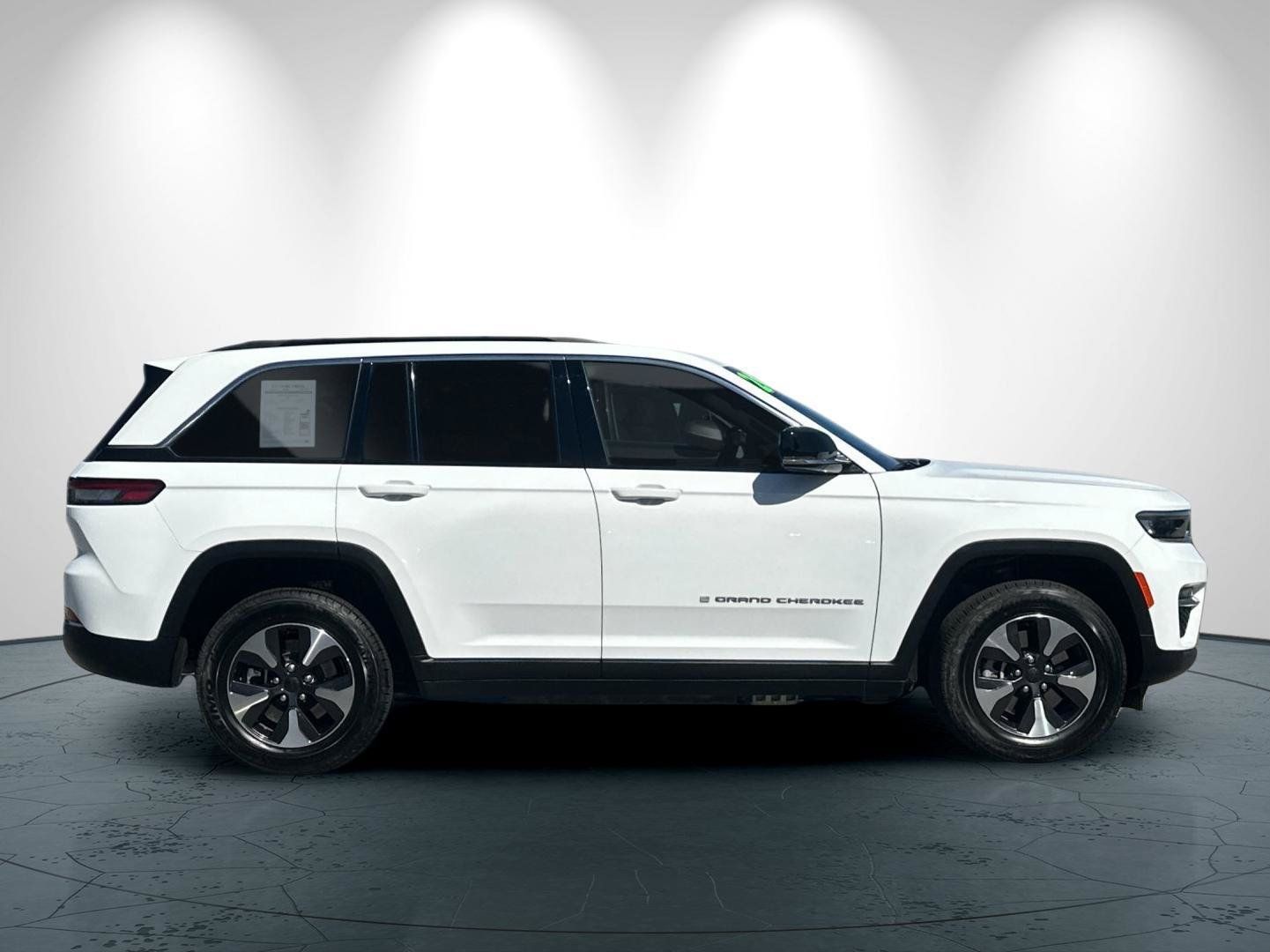 Used 2024 Jeep Grand Cherokee Limited 4xe AWD/4WD image 3