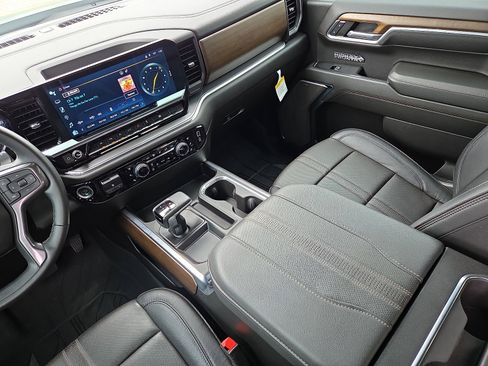 Used 2024 Chevrolet Silverado 1500 High Country w/ High Country Premium Package AWD/4WD image 12