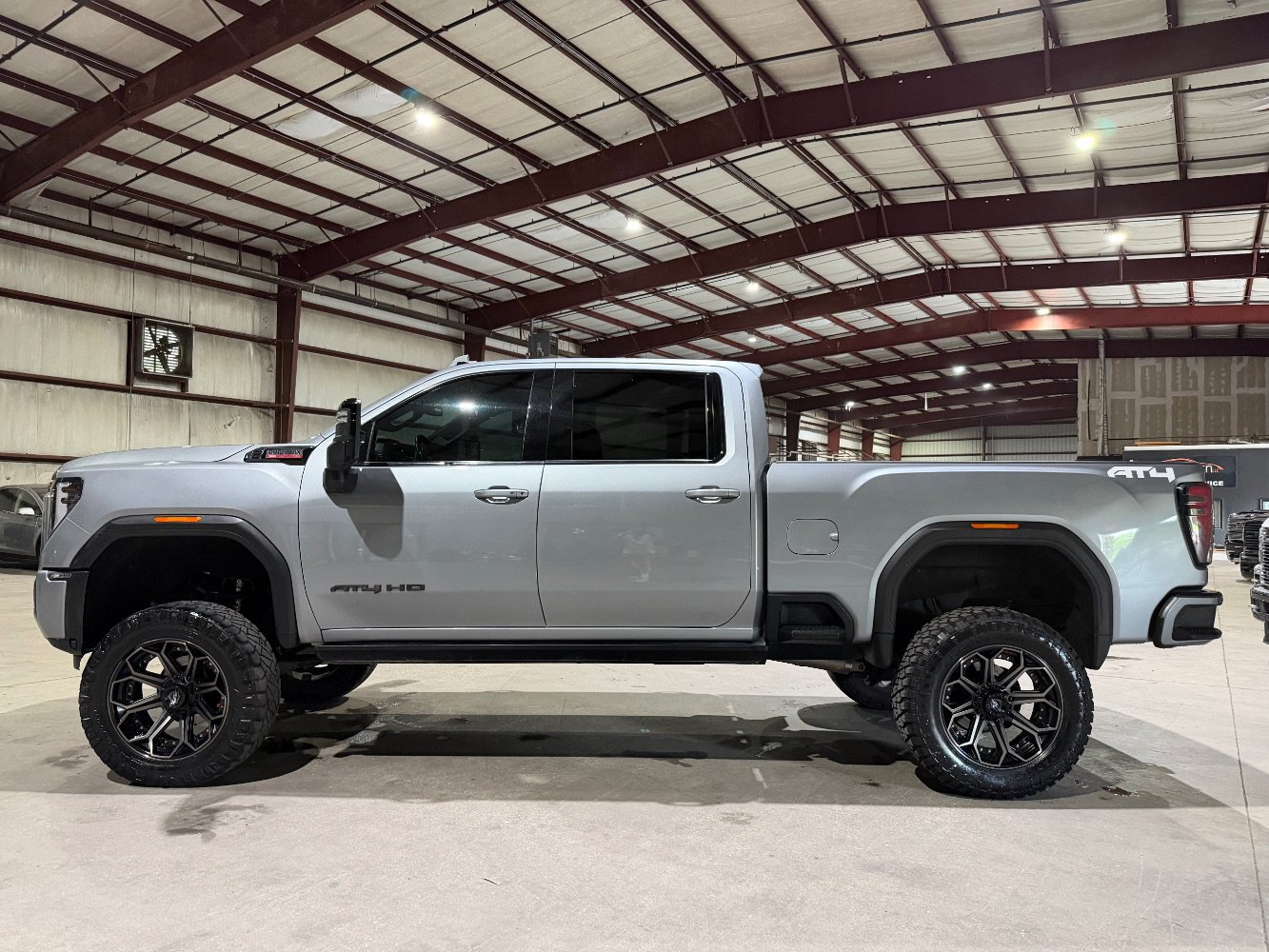 Used 2024 GMC Sierra 2500 AT4 w/ AT4 Preferred Package AWD/4WD image 8