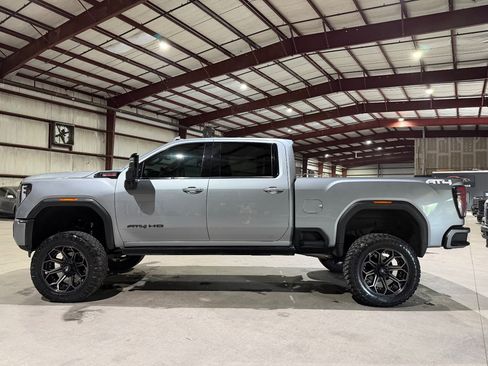 Used 2024 GMC Sierra 2500 AT4 w/ AT4 Preferred Package AWD/4WD image 8