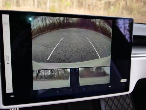 Used 2021 Tesla Model S Plaid image 9