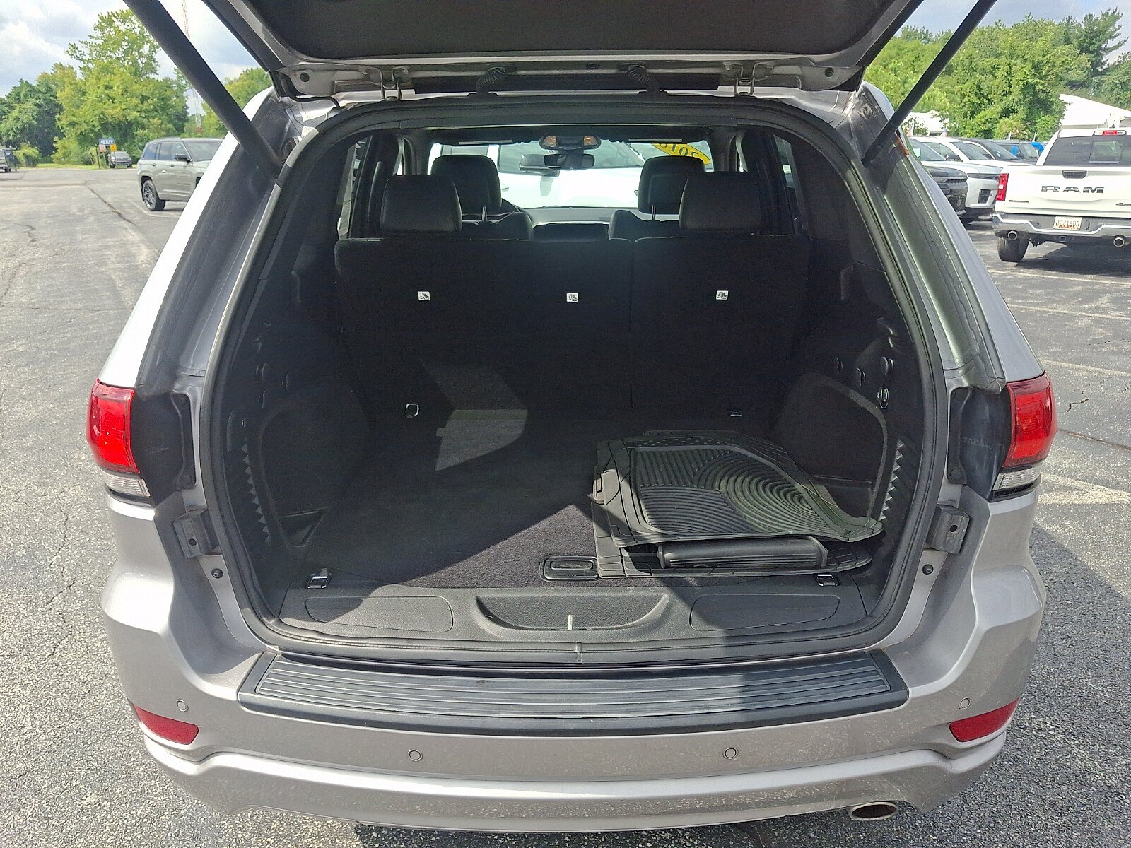 Used 2018 Jeep Grand Cherokee Altitude AWD/4WD image 30