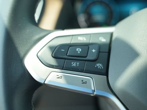 Used 2025 Volkswagen Atlas SE FWD image 33