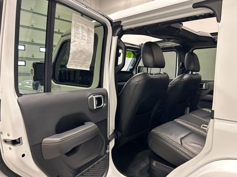 Used 2022 Jeep Wrangler Unlimited Sahara image 32