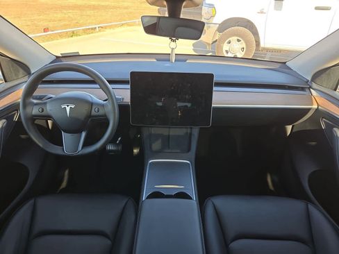 Used 2023 Tesla Model Y Long Range image 13
