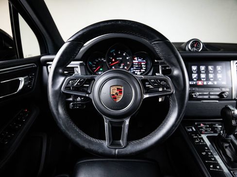 Used 2017 Porsche Macan GTS AWD/4WD image 26