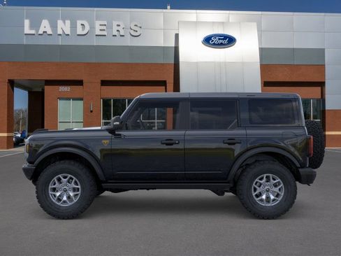 New 2025 Ford Bronco Badlands image 3