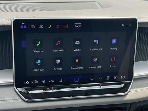 Used 2026 Volkswagen Tiguan SE w/ Panoramic Sunroof Package FWD image 11