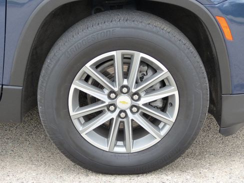 Used 2022 Chevrolet Traverse LT FWD image 13
