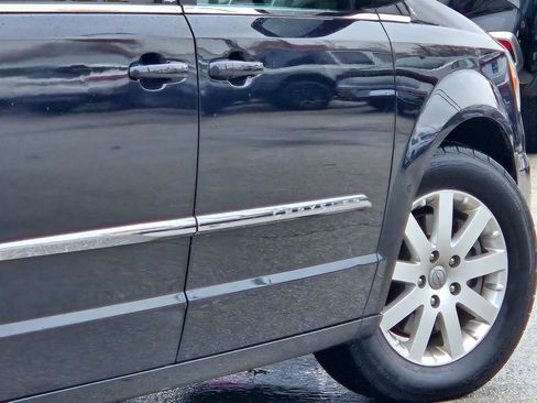 Used 2014 Chrysler Town & Country Touring image 16