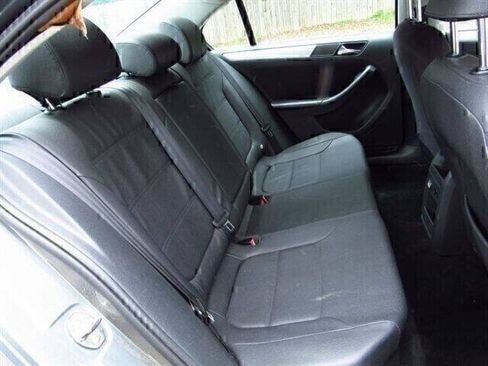 Used 2011 Volkswagen Jetta SEL FWD image 6
