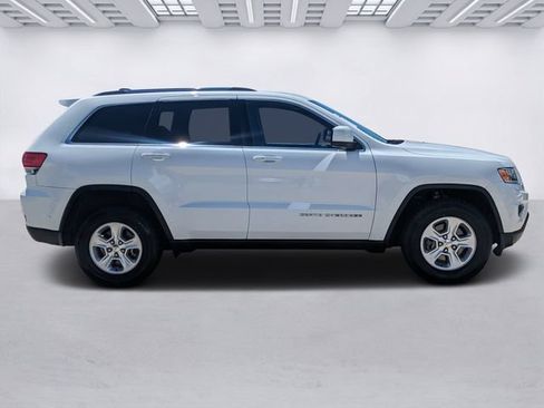 Used 2016 Jeep Grand Cherokee Laredo w/ Quick Order Package 23E AWD/4WD image 3