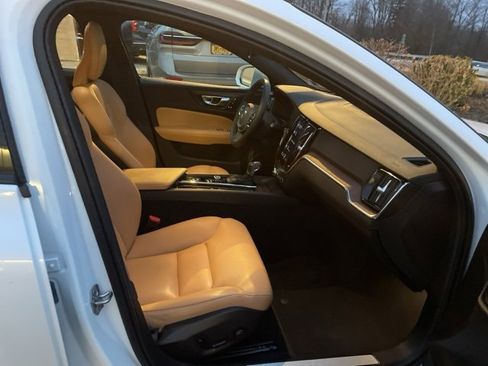 Used 2020 Volvo V60 T5 Momentum w/ Momentum Advanced Package image 13