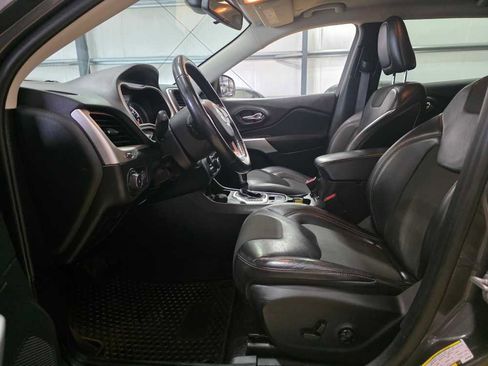 Used 2018 Jeep Cherokee Latitude Plus w/ Cold Weather Group image 9