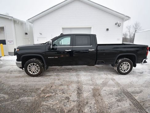 Used 2025 Chevrolet Silverado 2500 LTZ w/ LTZ Convenience Package image 8