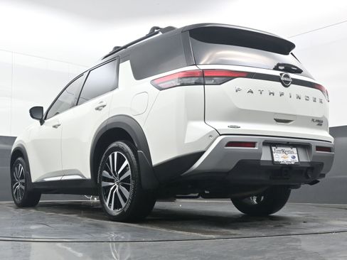 Used 2024 Nissan Pathfinder Platinum image 30
