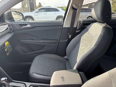 New 2026 Volkswagen Taos SE FWD image 9
