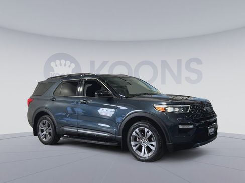 Used 2022 Ford Explorer XLT w/ Equipment Group 202A AWD/4WD image 2