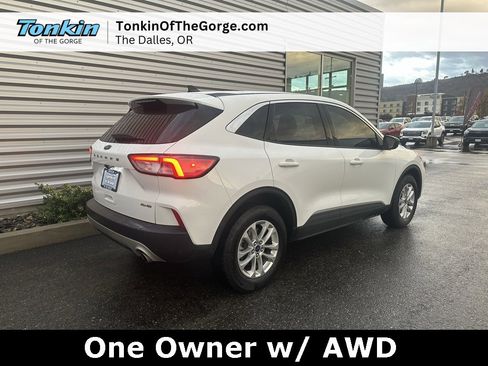 Used 2022 Ford Escape SE image 3
